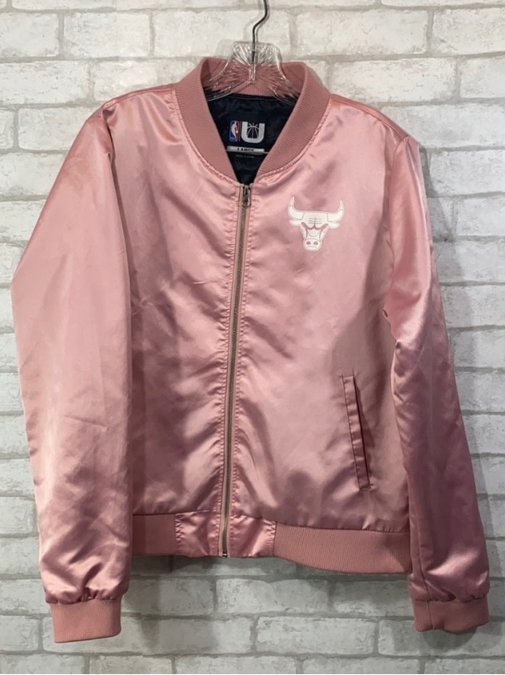 NBA Chicago Bulls Light Pink Satin Bomber Jacket White Logo w Pockets L